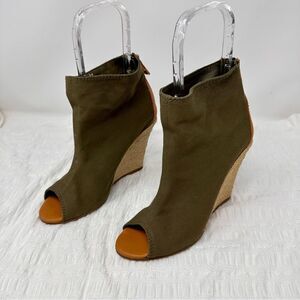 CH Carolina Herrera Olive Green Open-toed Bootie Wedges- Size 8.5